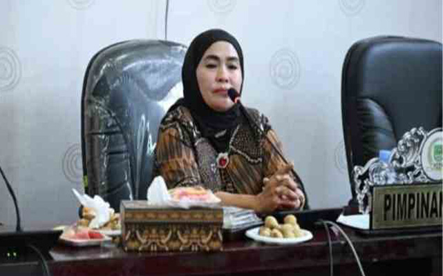 <p>Dalam rapat tersebut, berbagai poin hasil evaluasi dibahas secara bersama guna memastikan seluruh substansi yang terdapat dalam rancangan anggaran daerah telah sesuai dengan ketentuan peraturan perundang-undangan yang berlaku.</p><p><br></p><p>Selain itu, rapat sinkronisasi juga bertujuan menyelaraskan berbagai catatan dan rekomendasi yang diberikan oleh pemerintah provinsi, sehingga penyusunan APBD Kabupaten Rokan Hulu tahun anggaran 2026 dapat berjalan lebih efektif, transparan, dan akuntabel.</p>