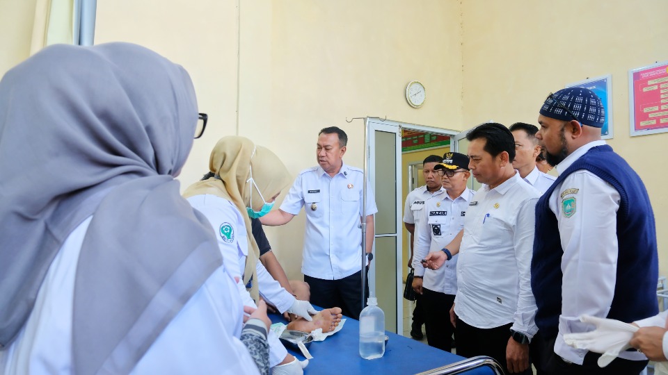 Wabup Meranti Muzamil Sidak Kantor Camat dan Puskesmas Tebingtinggi Barat, Tekankan Disiplin dan Pelayanan Prima