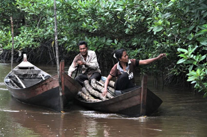 Bakau, Arang, dan Perut yang Tak Bisa Menunggu