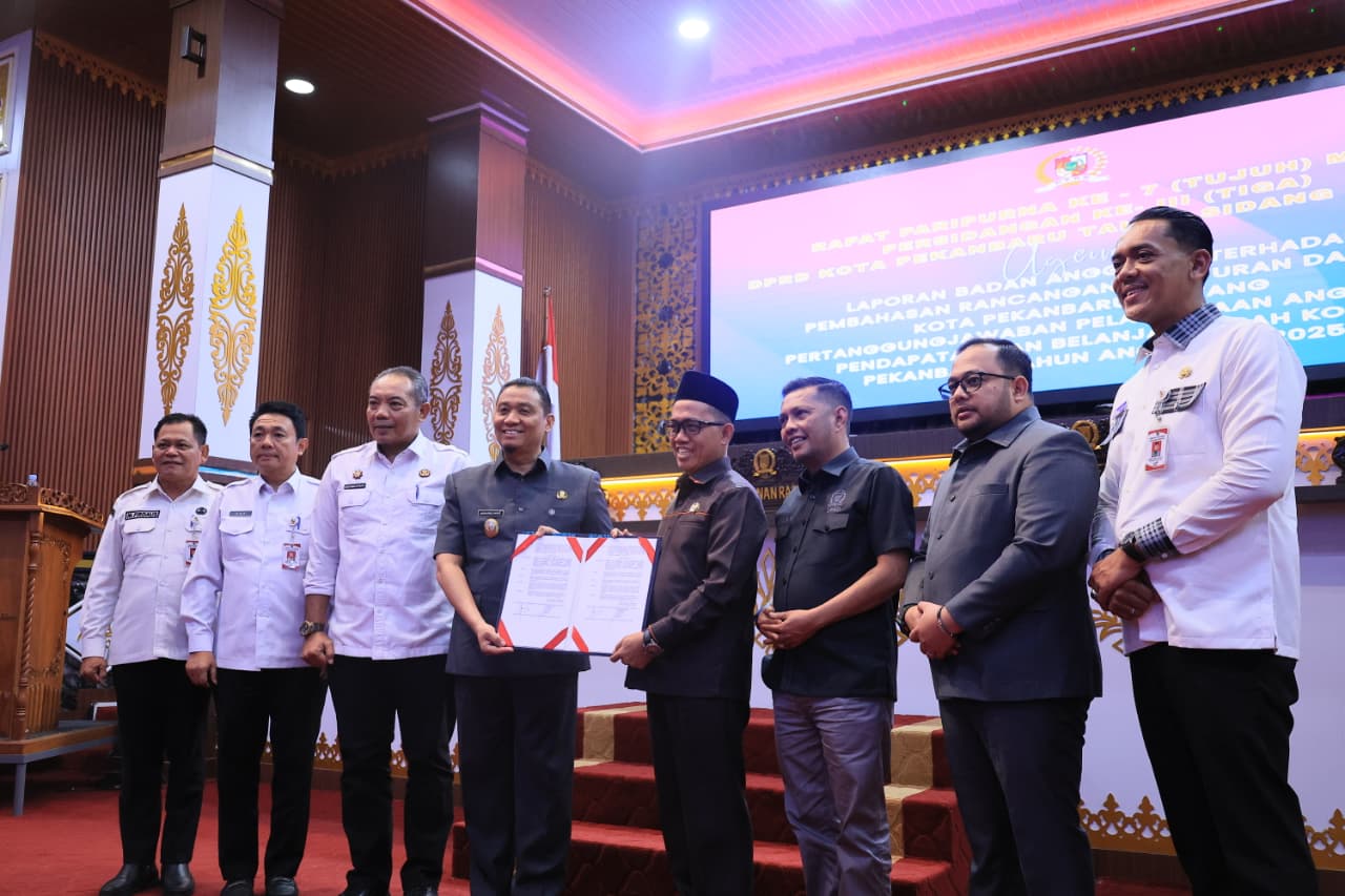 Pemko Pekanbaru dan DPRD Setujui Ranperda Pertanggungjawaban APBD 2025 Menjadi Perda