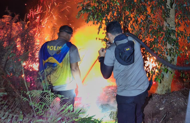 Polres Meranti Bersama MPA dan Perusahaan Atasi Karhutla 85 Hektare