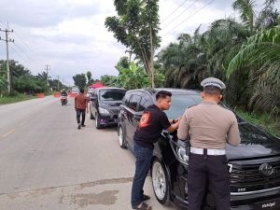 Ada Perbaikan Jalan, Jalintim KM 76 Pelalawan Buka Tutup