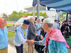 Dinkes Pekanbaru Turun Langsung Dampingi Jemaah Haji Menuju Tanah Suci